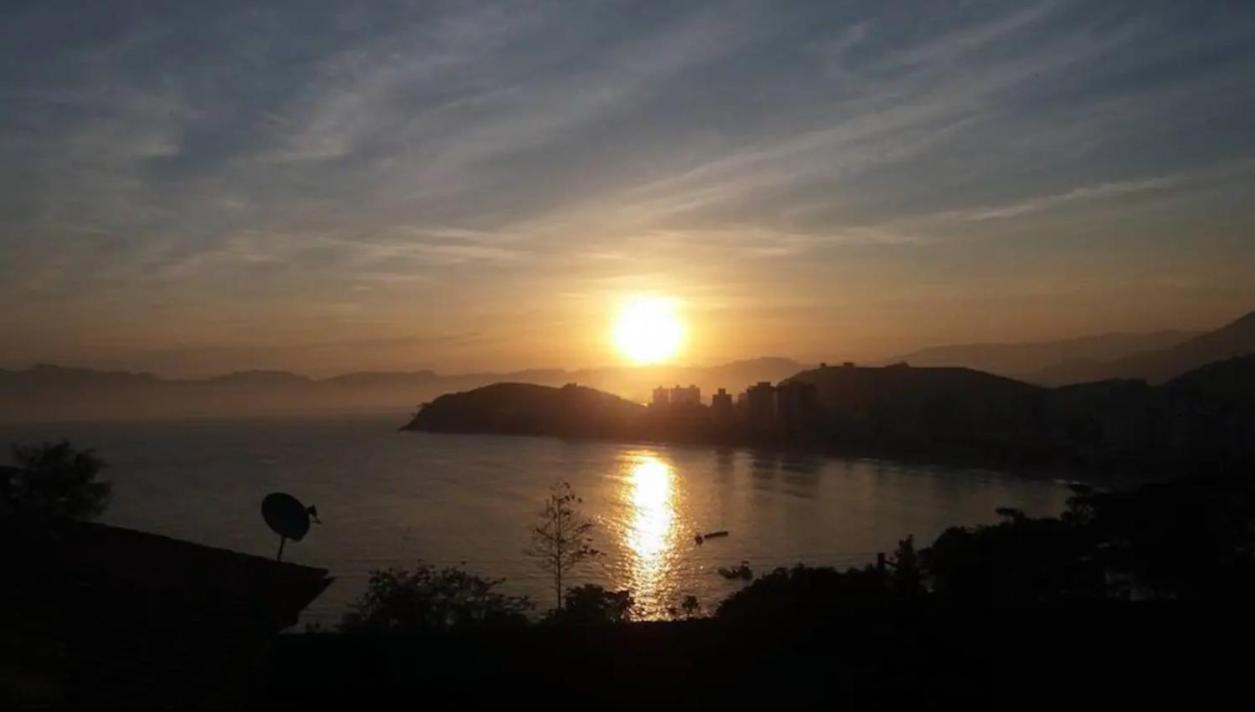 Por De Sol No Mar Da Cama Villa คารากัวตาตูบา ภายนอก รูปภาพ