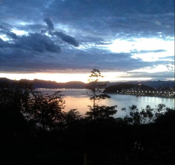 Por De Sol No Mar Da Cama Villa คารากัวตาตูบา ภายนอก รูปภาพ